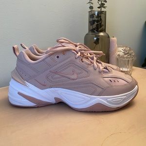 Nike Tekno pale pink